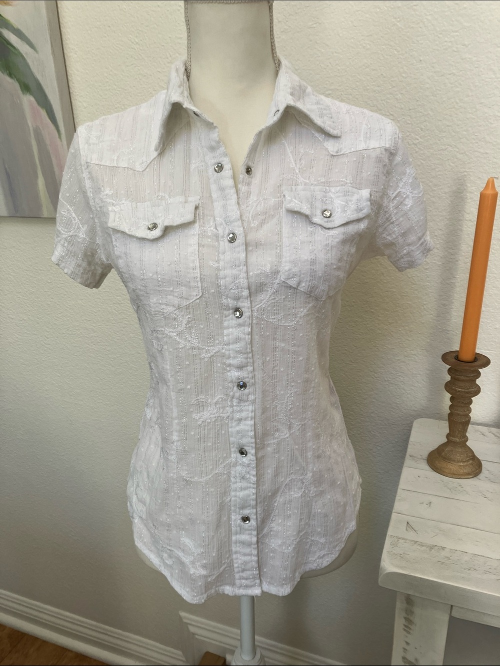 Vintage 80’s RARE FIND Women's White Western Embroidered Button-Down Shirt